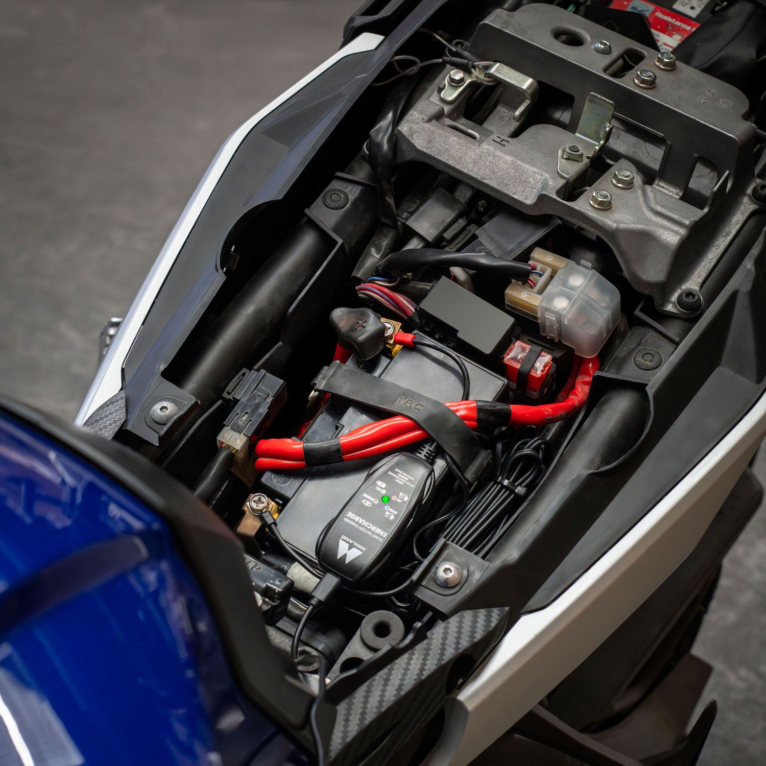 Enercharge Ladegerät fur das Ihre Motorradbatterie
