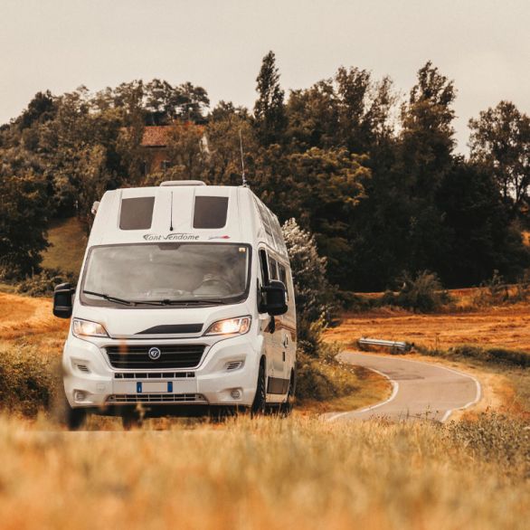 Wohnmobile und Autos Midland